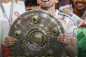 欧冠赛程吃紧，拜仁慕尼黑冲刺阶段门线救险，底气十足，临场指挥获称赞(巴黎圣日耳曼对拜仁直播回放)-竞技宝登录入口